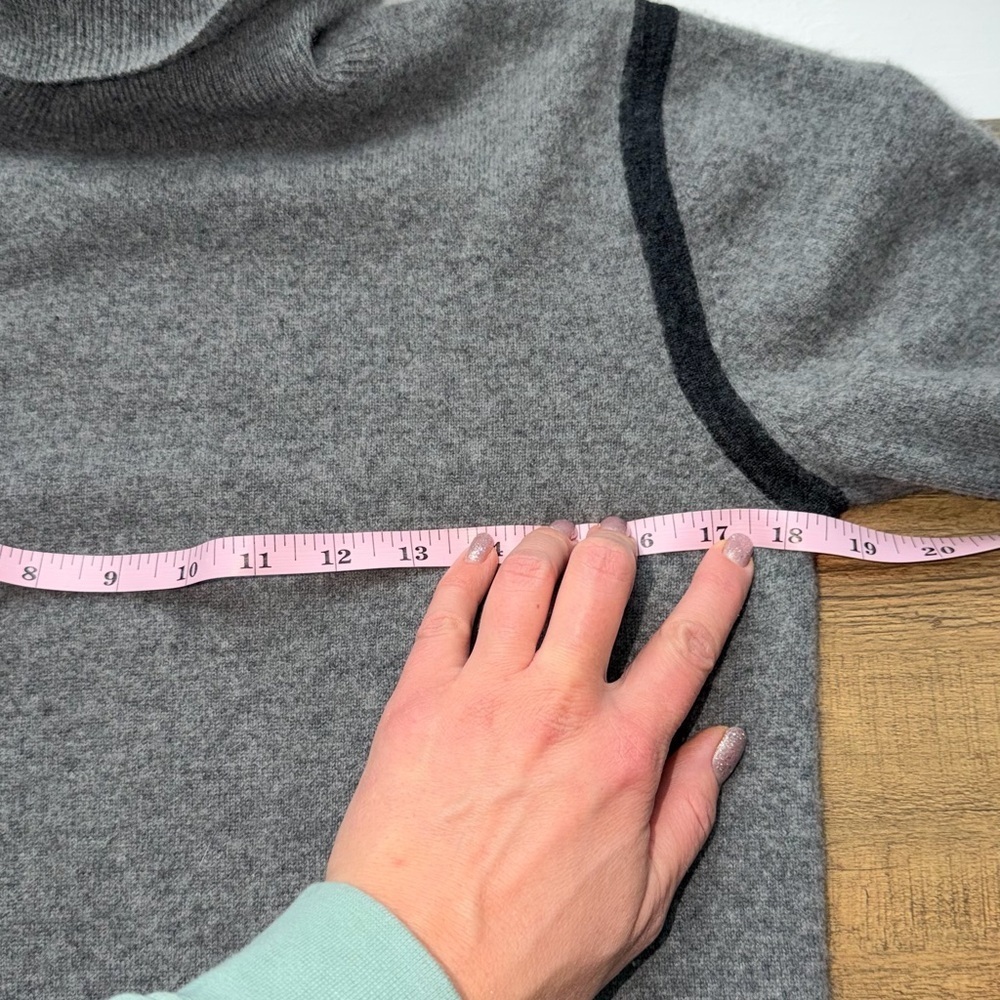 James Perse lightweight textured cashmere Gray Turtleneck sweater size Sm - Picture 6 of 8